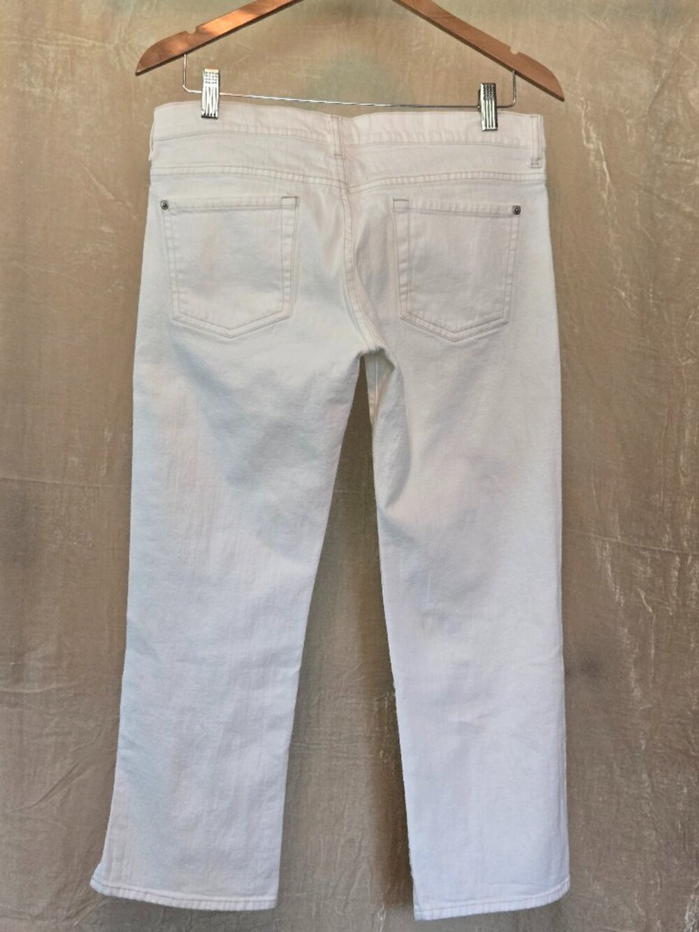 Old Navy Low‑Rise White Stretch Jeans – Cropped/Ankle Length with Slit Hem - Picture 2 of 11